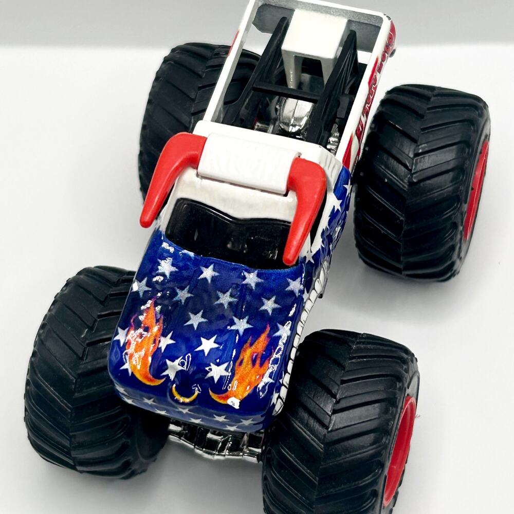 Hot Wheels Monster Jam El Toro Loco Truck 2017 Stars and Stripes 1:64 LOOSE - Picture 7 of 7